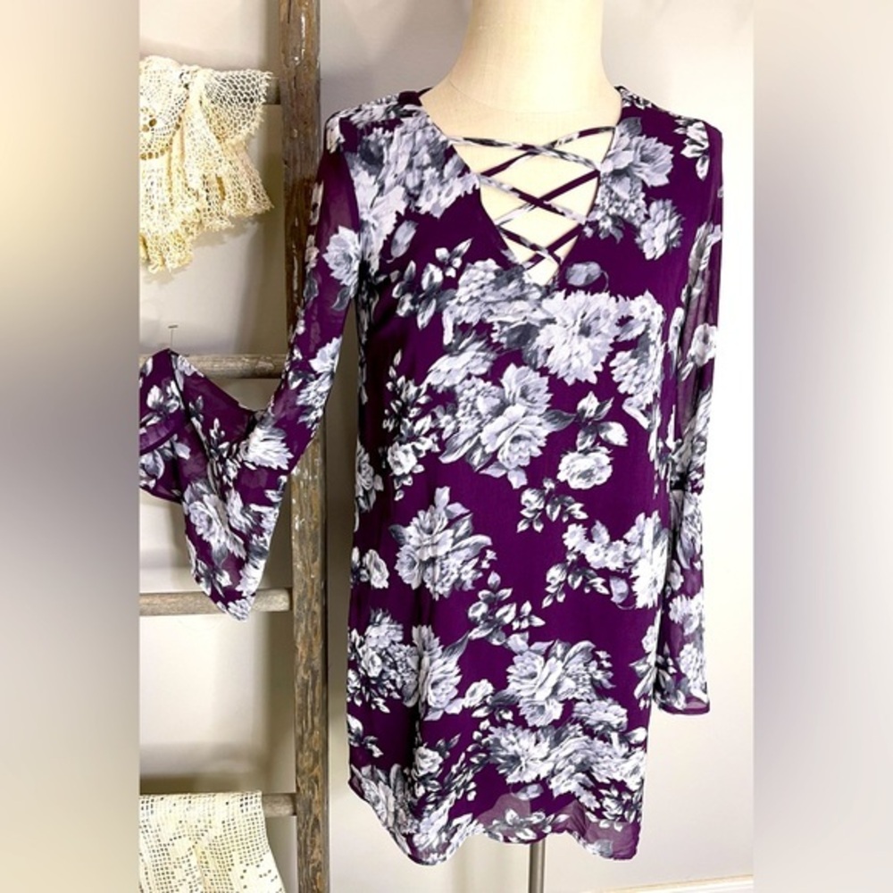 SPEECHLESS EUC Burgundy/Floral Dress Size Small FlutterSleeves and Dress Lined